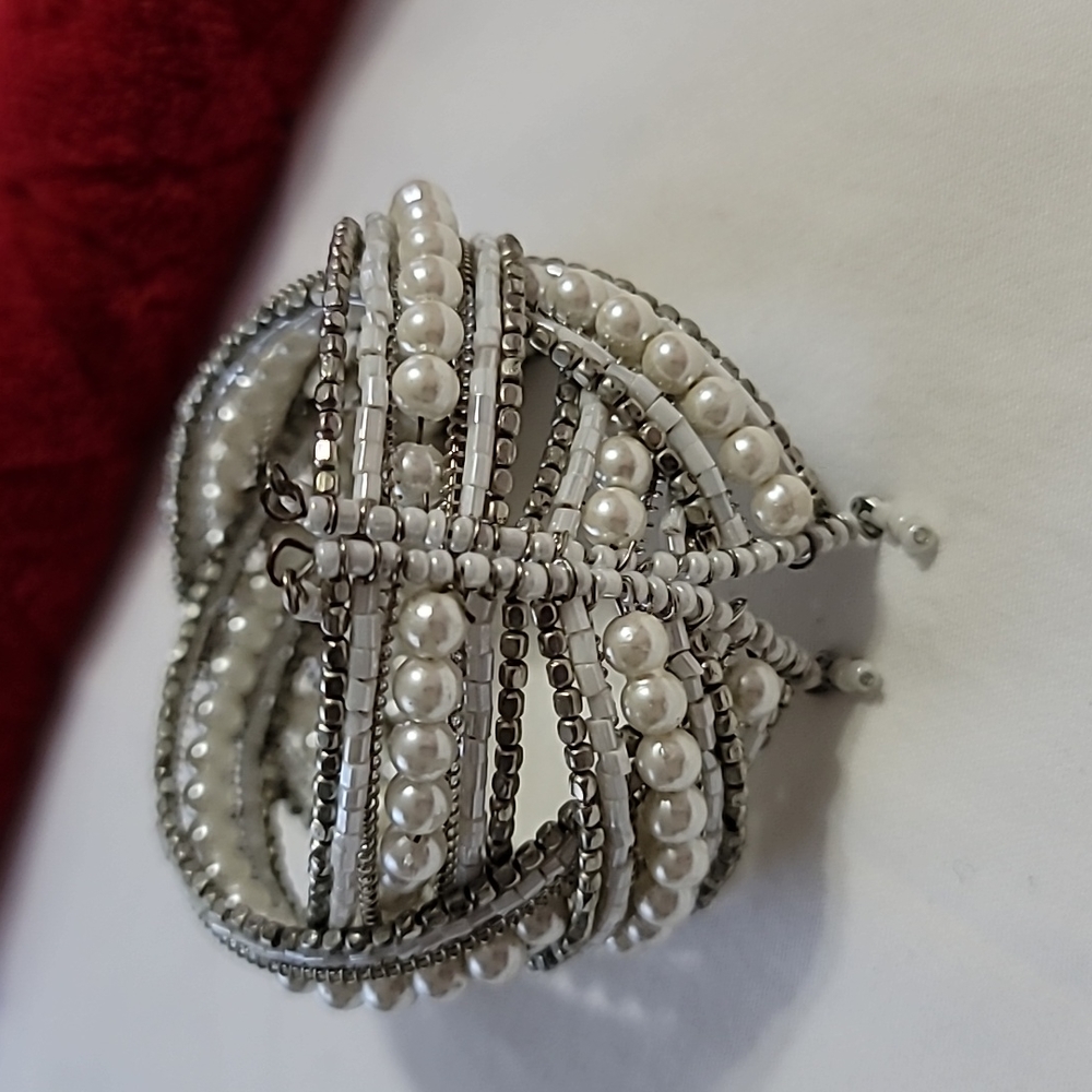 Cuff Pearly Sparkle Bracelet
